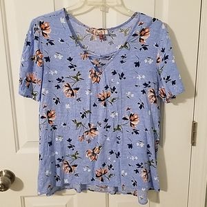 Short sleeved flowy shirt